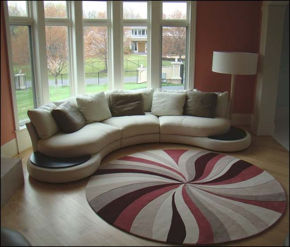 Modernne elutoavaip, sobilik igati ülejäänud värvikombinatsioonidega ja toatab ümaraid vorme toas. Alkuperä: www.decorating-trends.com