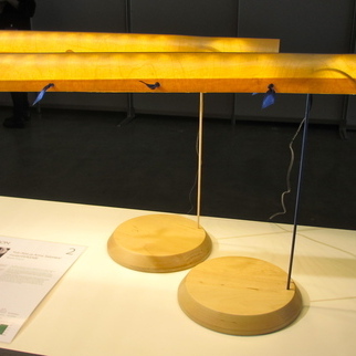   Soome disainerite Yuki Abe ja Anna Salonen disainitud lauavalgusti mottoWASABI loomisel oli oluliseks eesmärgiks valmistada võimalikult kergest materjalist ja transportimisel ka vähe ruumi võttev valgusti  
