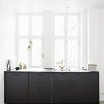 Source: http://nordicdesign.ca/the-beautiful-home-of-ceramist-anne-black/