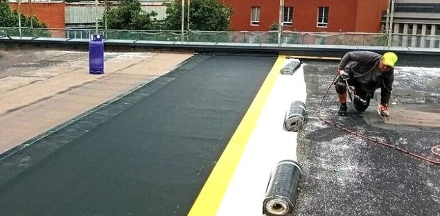 Controlit on läbimurdeline katusekatte aluskiht, mis annab hoonele lisaturvalisuse lekke varase tuvastamise kaudu.