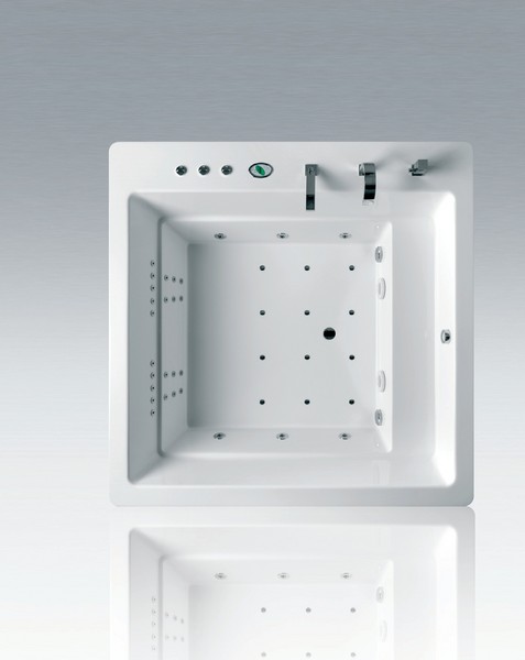 QUADRUM mõõdud 178 x 178 x 72 cm 600 l