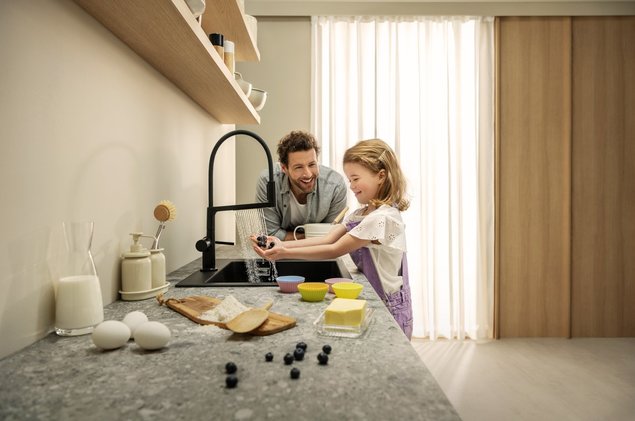 Autoriõigused: hansgrohe/Hansgrohe SE
Detailitäpsusega loodud Talis Select M54 PowderSpray köögisegisti on tõeline kõik‑ühes abiline. See sobitub suurepäraselt igasse
köögi interjööri ja toetab kasutajat väga erinevate ülesannete juures. Erinevus on tuntav juba esimesel kasutuskorral: see
uuenduslik lahendus muudab köögirutiine ja tõstab igapäevast mugavust.