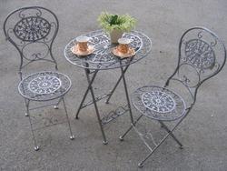 Elegantne metallist aiamööbel Elegantne metallist aiamööbel