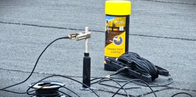 Controlit on pidevalt elektrit juhtiv aluskiht, mis paigaldatakse otse katusekatte alla.