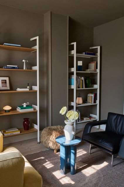 Ferm Living riiul Sector, String uus roostevabasest terasest viimistlus, &tradition uus modulaarne riiulisüsteem Rombe.