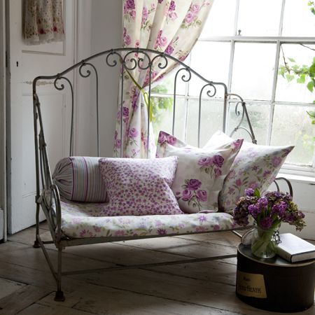 Clarke&Clarke Allikas: www.facebook.com