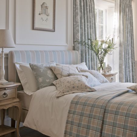 Clarke&Clarke Allikas: www.facebook.com