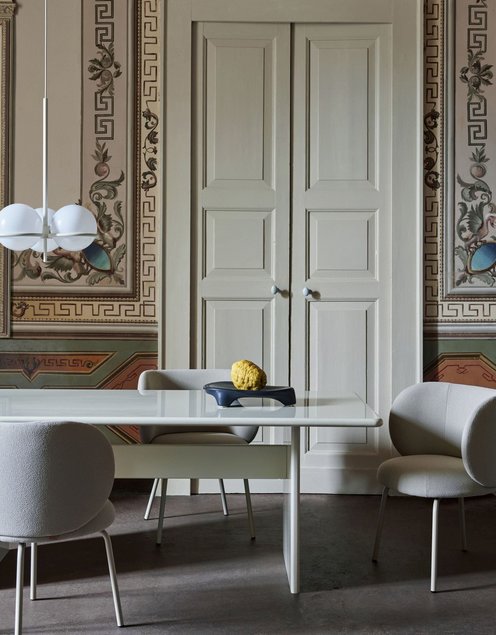 Üleni kõrgläike viimitluses uus Rink söögilaud mõjub söögitoas efektselt ja elegantselt. Tootja: Ferm Living Source: elkemoobel.ee