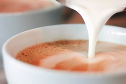 Latte macchiato valmistamine kodus: videojuhend