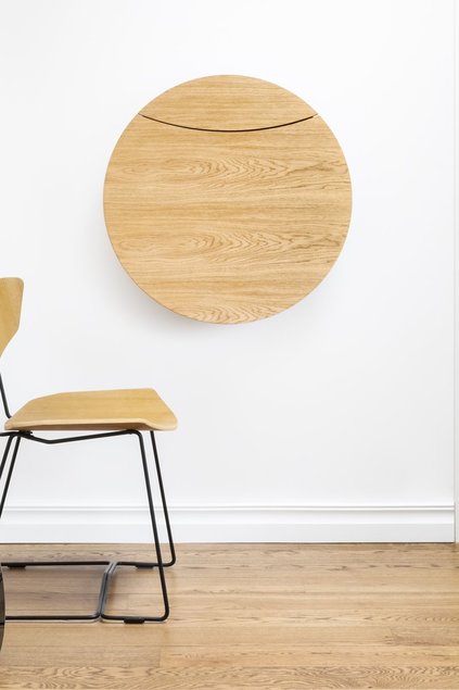 Multifunktsionaalse valgustiga RADIUS seinalaud. © Radis Furniture 2020