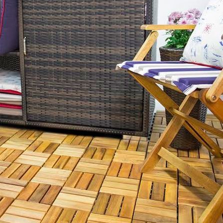 Puidust FINLAY põrandaplaadid rõdul. Allikas: www.home4you.ee