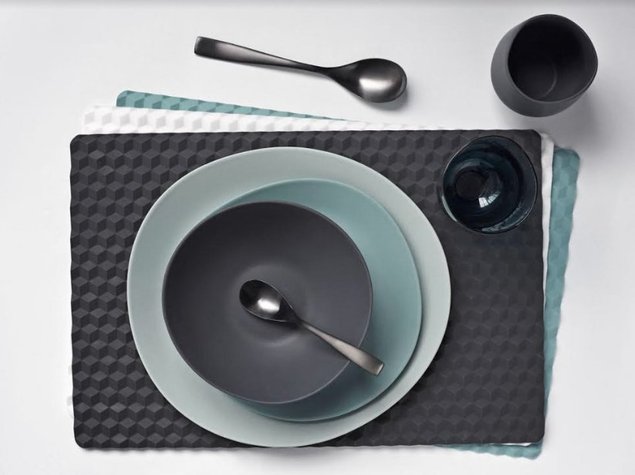 Crafty nõud, Essen söögiriistad, Silicone Square lauamatid (tootja: Bolia) Allikas: www.elkemoobel.ee