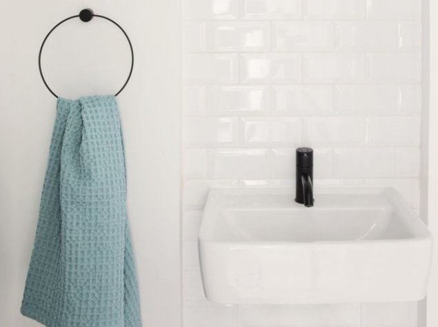 Organic rätik ja Black rätikuhoidja – tootja: ferm LIVING Allikas: elkemoobel.ee