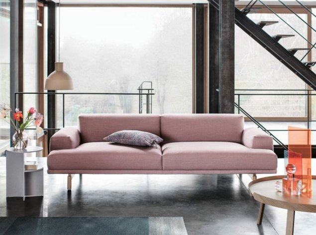 Compose diivan koos Halves ja Around diivanilaudade, Unfold laelambi ja Varjo vaibaga – tootja: Muuto Allikas: elkemoobel.ee