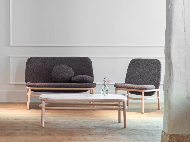 Lana diivan ja käetugedeta tugitool – tootja: Ondarreta Allikas: elkemoobel.ee