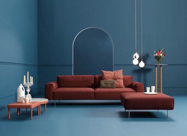 Tiptoe diivan ja jalatoemoodul koos Mosaic sarja diivanilaudadega – tootja: Sancal Allikas: elkemoobel.ee