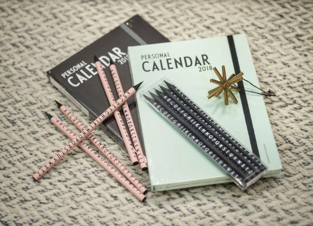 Design Lettersi kalendermärkmikud ja harilike pliiatsite komplektid Allikas: elkemoobel.ee