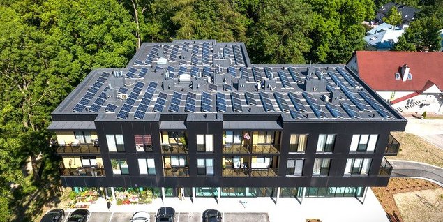 Lamekatustele paigaldatakse üha rohkem päikesepaneele, kliimaseadmeid, ventilatsiooniseadmeid, antenne, reklaame, et muuta hooned energiatõhusamaks, mugavamaks, funktsionaalsemaks.