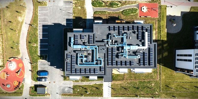 Enne seadmete tellimist või paigaldamist võta meiega ühendust ja viime läbi tasuta esmase konsultatsiooni, et saaksid paigaldada seadmed oma katusele ilma lekete ja teiste muredeta.