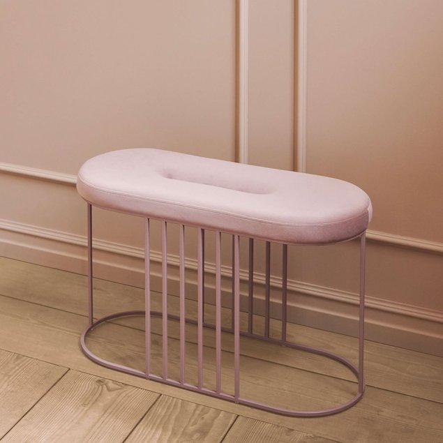 Sametist istmega Posea pink muudab iga esiku väga esinduslikuks. Tootja: Bolia Allikas: elkemoobel.ee