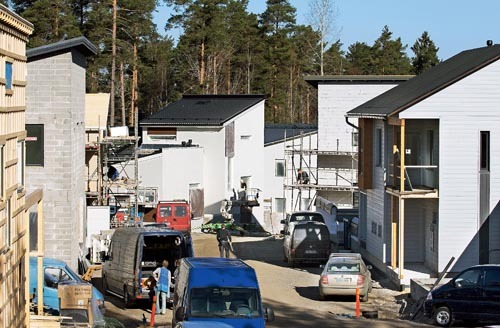 Praegu käib elamumessi alal veel kibekiire sebimine, juuli keskpaigaks peab aga kõik viimase kui kivini paigas olema. Foto: Antero Tenhunen