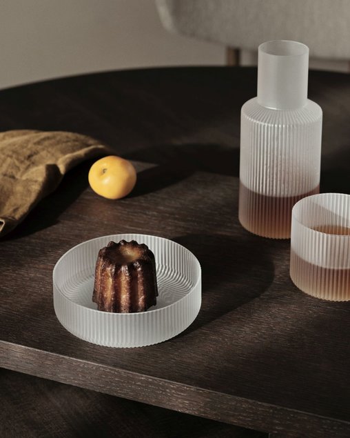 Mattklaasi viimistluses elegantsed Ripple-sarja tooted. Tootja: Ferm Living Allikas: elkemoobel.ee