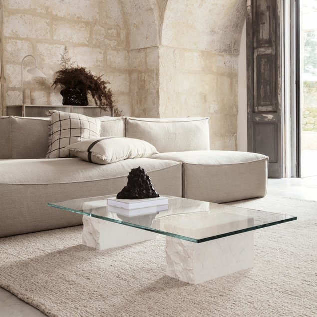 Liivakarva beežis värvitoonis linasest materjalist Calm diivanipadjad. Tootja: ferm LIVING Allikas: www.google.com