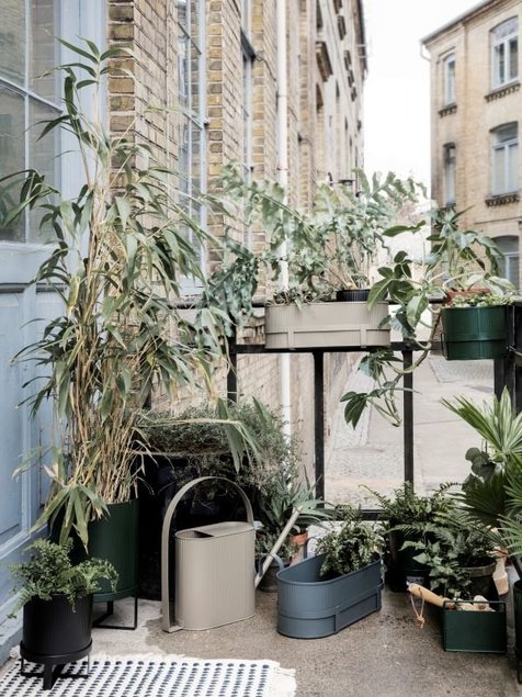 Bau Balcony Box taimekastid, Bau lillepotid ja Bau kastekann. Tootja ferm LIVING