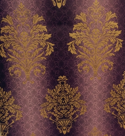 Kuldse ornamendimustriga tapeet, mille põhi on väikse peene ornamendiga ja põneva varjutaolise triibuga; 
10,05 x 0,53 m rull, 
materjal hingav liim seina fliis. Allikas: www.tapeedid.ee