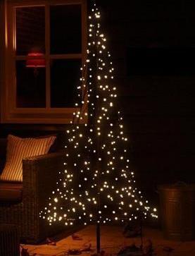 Fairybell elektrituledest kuusepuu sobib nii tuppa kui ka õue.