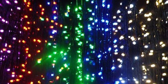 Värvi vahetavad tulesid saad vastavalt oma meelelolule muuta punaseks, roosaks, lillaks või siniseks.