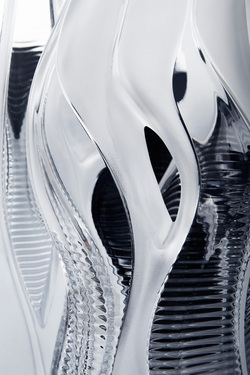 Zaha Hadid & Lalique lummavad kristallvaasid