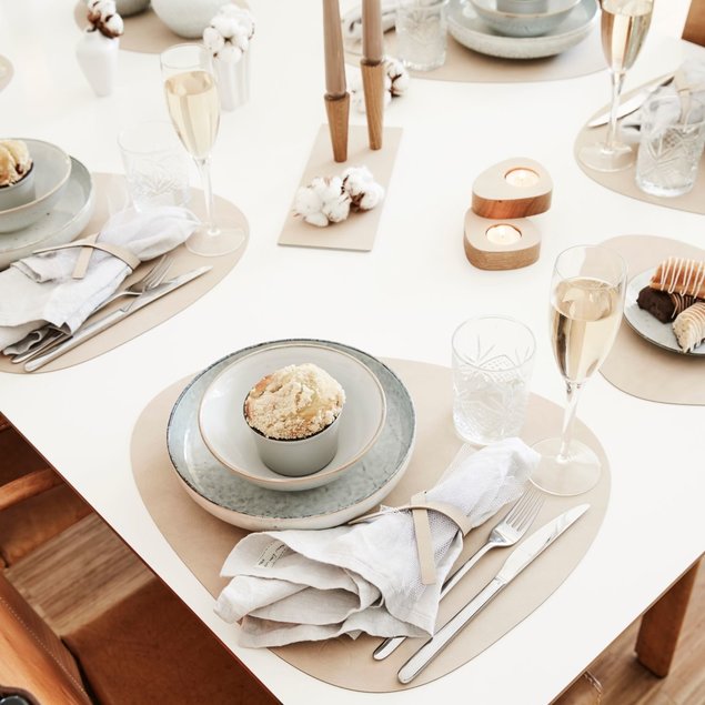 Nahast Curve lauamatid on valikus erinevates suurustes ja väga paljudes värvitoonides. Tootja: LIND DNA Allikas: www.google.com