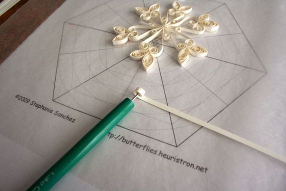 Rullimispliiatsiga saab liimitud paberi ära rullida. Allikas: www.craftyendeavor.com