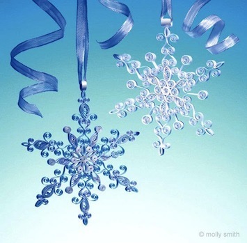 Rullitud lumehelbeid võib ka riputada sobivate paelte abil. Allikas: www.allthingspaper.net