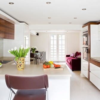   Kompanktne kaasaegse avatudköögi lahendus - jätab avara mulje    Allikas:  www.housetohome.co.uk  