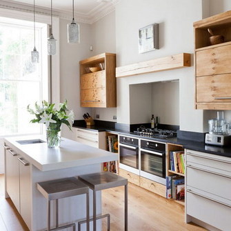   Huvitav küpsetustsooni lahendus, kus õhupuhasti on integreeritud köögi seina     Allikas:  www.besthomedesigns.org  