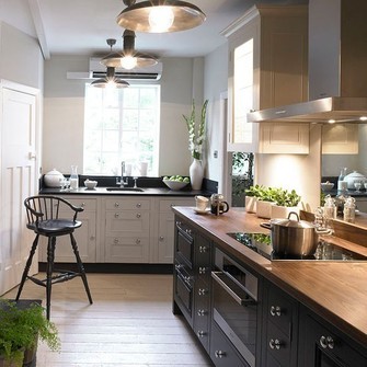   Maitsekas tumeda ja heleda kooslus. Paremal asetseb sahver on heaks painipaigaks    Allikas:  housetohome.media.ipcdigital.co.uk  