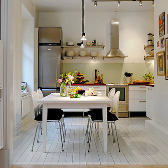   Köögimööbel võib olla ka lihtsakoeline. Nõud riiulile, külmik nurka jne- toimib    Allikas:  demagz.com  