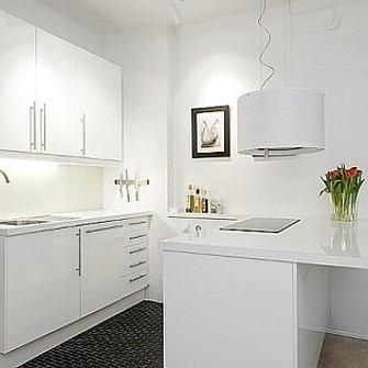   See minimalistlik valge köök mõjub lausa steriilsena. Valge kõrgläige on IN.  