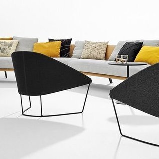  Metallist jalaga Colina tool Arperilt   Allikas:  elkemoobel.ee  