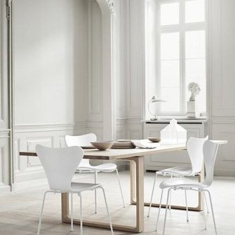  Essay söögilaud Fritz Hansenilt   Allikas:  elkemoobel.ee  