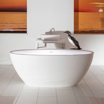  Ümberringi vaadeldav Xonyx™ kivimassist vann Flo. Ruumi vabalt paigutuv, pehme ja romantilise joonega mugavust rõhutav kivist vann.   Allikas:  www.balteco.ee  