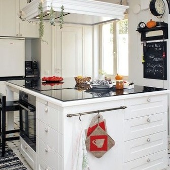 Igas köögiseinas on mõni uks, seega oli otstarbekaim lahendus teha keset ruumi suur saar. Allikas: www.kodu-aed.ee Igas köögiseinas on mõni uks, seega oli otstarbekaim lahendus teha keset ruumi suur saar. Allikas: www.kodu-aed.ee