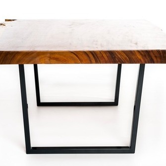  Naturaalse äärega 1,2 m väiksem laud sobib ideaalselt, diivanilauaks, kirjutuslauaks, kui ka vannitoa valamu aluseks plaadiks. Laudade laius varieerub 60 cm kuni 80 cm. Iga Suar puidust laud on erineva mustri ja struktuuriga, laua suurus sõltub puu kujust   Allikas:  suardesign.com  