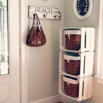  Võtke šnitti sellest kodust ja kasuta korve, et eraldada korterikaaslaste asjad esikus. 