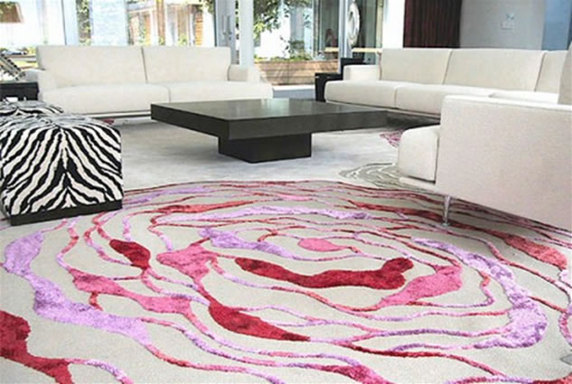 Naturaalne roosi imitatsioonis käsitöövaip on ruumi pilgupüüdjaks. Allikas: www.decorating-trends.com