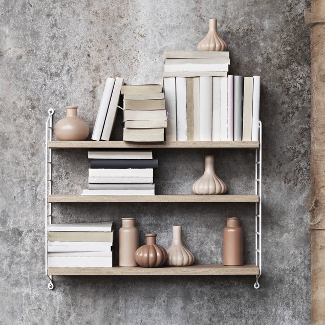 Kahest küljepaneelist ja kolmest riiuliplaadist String Pocket seinariiulit saab ajas väga lihtsa vaevaga kasvatada. Tootja: String Allikas: www.google.com