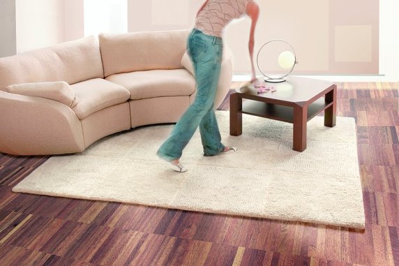 Soe villane vaip diivanil istudes on jalgadele igati meelt mööda. Allikas: www.mohodesign.com