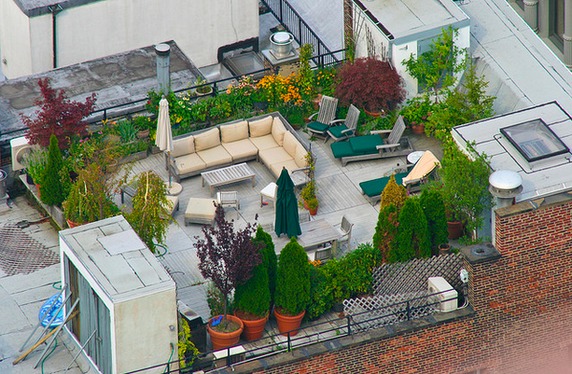 Nutikas idee  - oma õueruum ja terrass maja katusel. Kas sobiks ka Eestisse!? Alkuperä: www.flickr.com